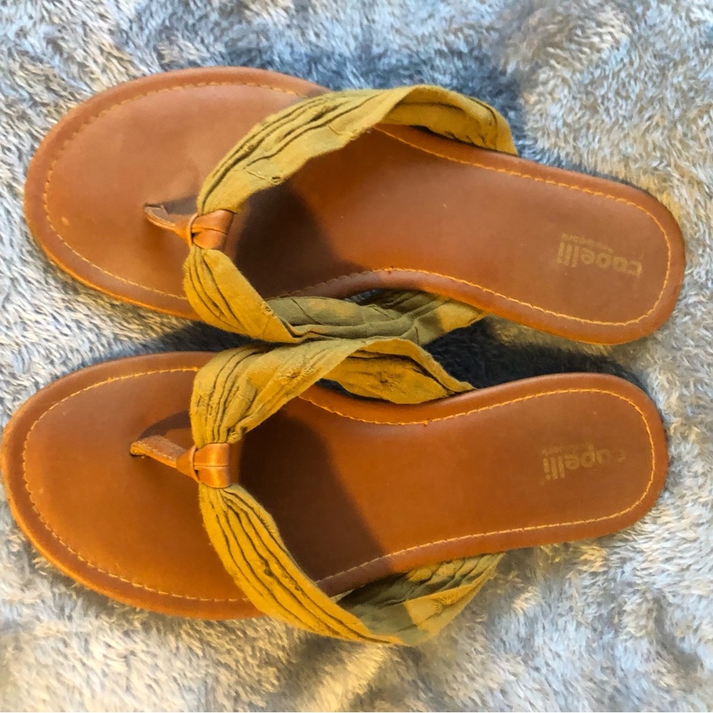Army green flip flops sandals